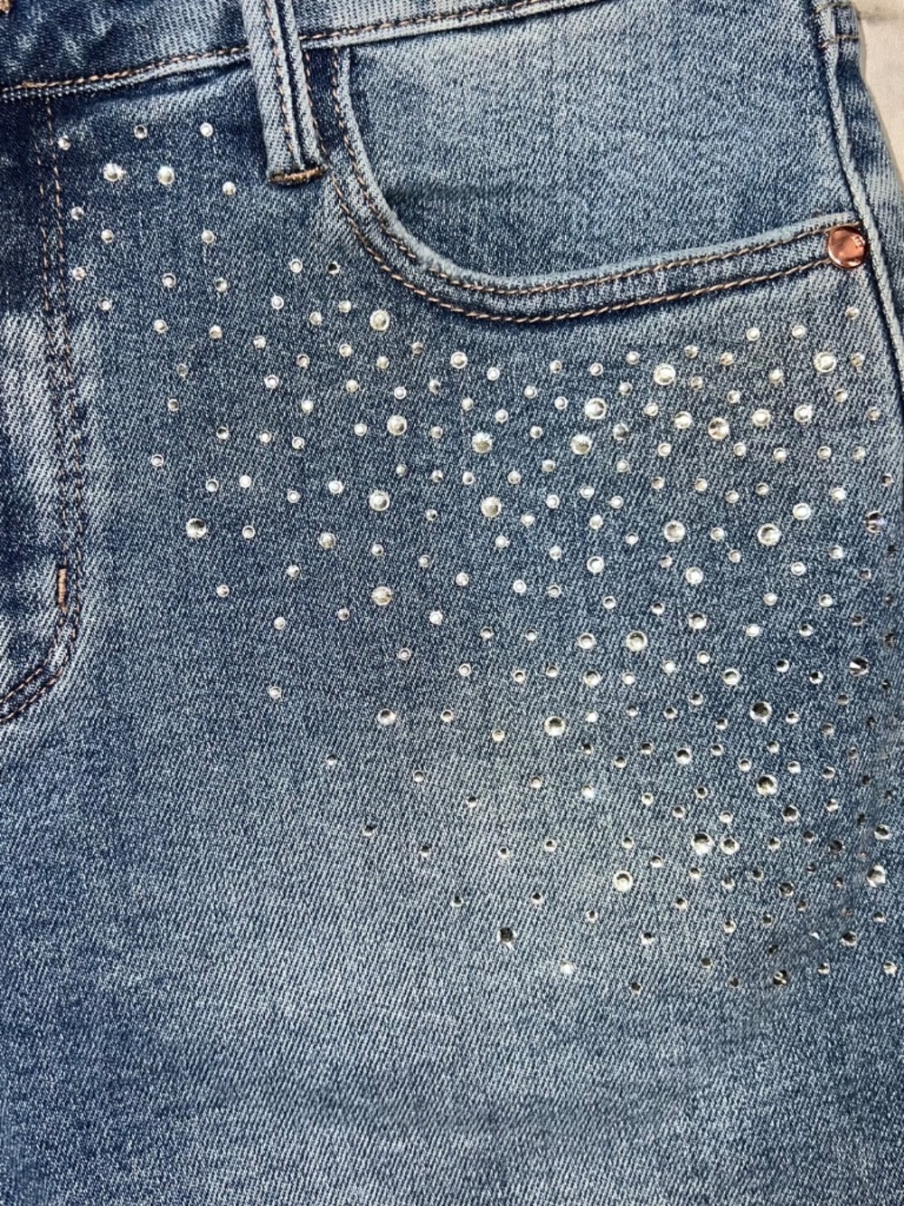 Judy Blue • Rhinestone High Rise Denim Shorts L Light Wash Frayed Hem Stretch - Picture 6 of 9